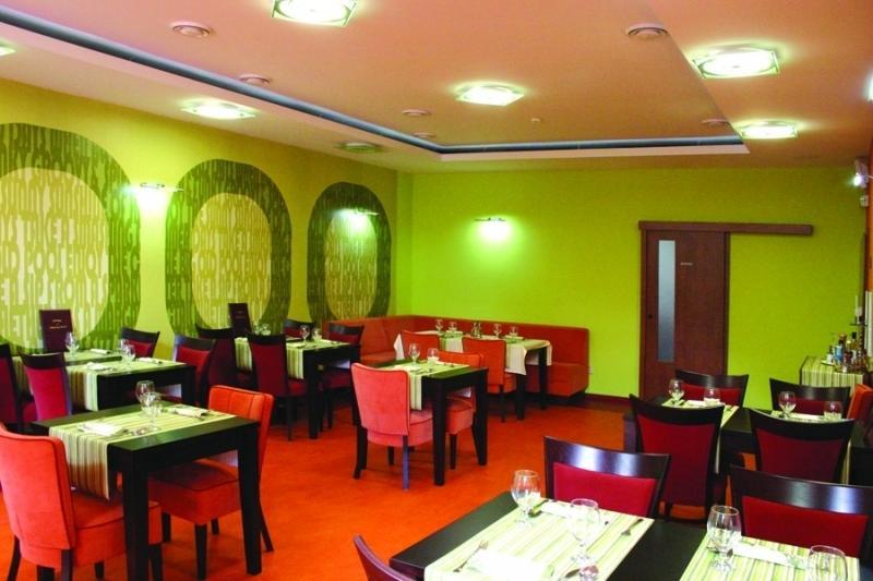 Garni Hotel Cosmopolitan Senec Εξωτερικό φωτογραφία