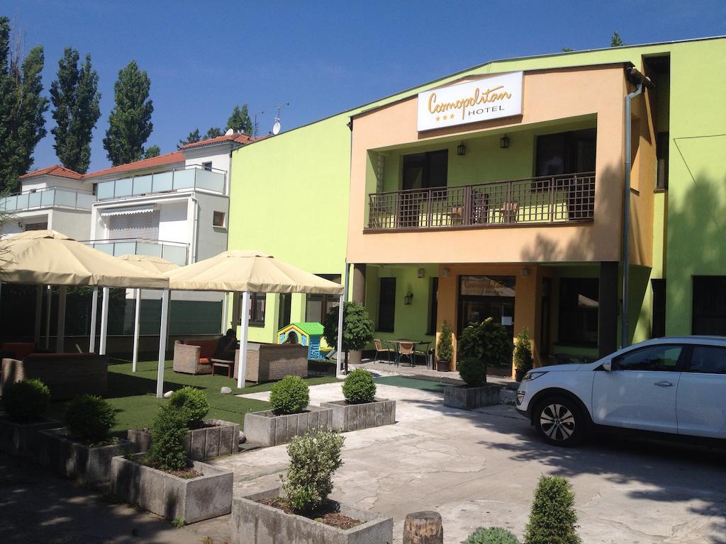 Garni Hotel Cosmopolitan Senec Εξωτερικό φωτογραφία